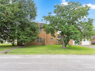 1720 Elm Ave, Bay City, TX 77414