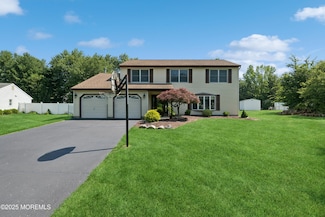 4 Monterey Ln, Manalapan, NJ 07726