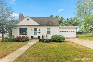 261 W 28th St, Holland, MI 49423
