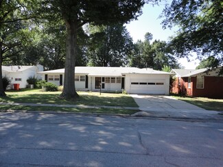 2516 E Seminole St, Springfield, MO 65804