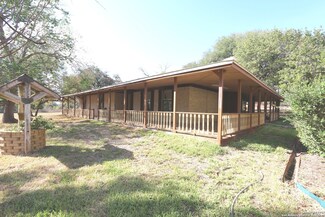 606 Fm 3432, La Vernia, TX 78121