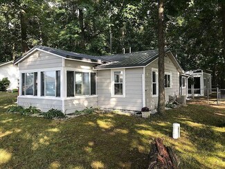 68851 S Shore Dr, Edwardsburg, MI 49112