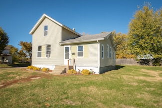 410 W 5th St, Sterling, IL 61081