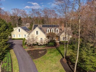 16 Squier Dr, North Hampton, NH 03862