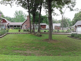 701 Spears Ave, Crane, MO 65633