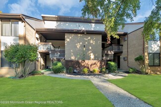 9 Pine Cluster Cir Unit C, Manalapan, NJ 07726