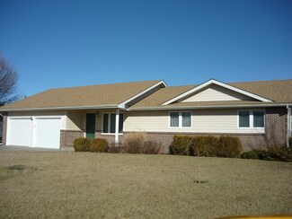 306 Rosewood Dr, Hesston, KS 67062