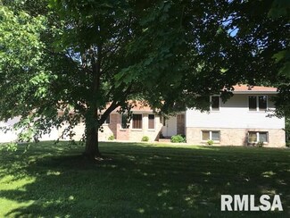 10121 136th St W, Taylor Ridge, IL 61284
