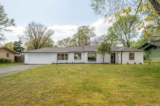 1975 S Meadowview Ave, Springfield, MO 65804
