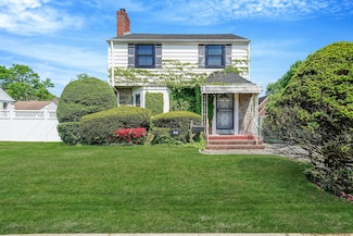 66 Elmwood Ave, Hempstead, NY 11550