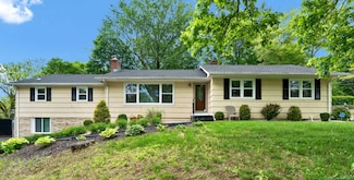 207 Jepson Ln, Meriden, CT 06451