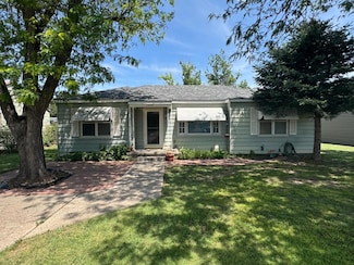1024 S Harrison St, Hugoton, KS 67951