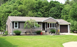 155 Old Palmer Rd, Brimfield, MA 01010