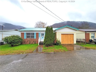 1011 Kanawha St, Hansford, WV 25103