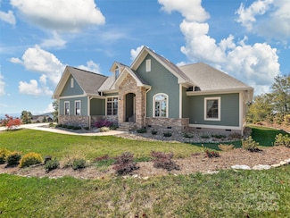 390 Dancing Bear Dr, Hendersonville, NC 28792