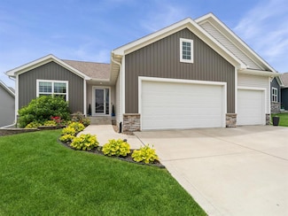 712 Mallard Pointe Dr NW, Bondurant, IA 50035