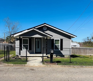 1103 E Newton St, Dothan, AL 36303