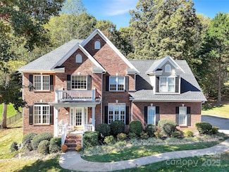 4925 Brookridge Dr NE, Hickory, NC 28601