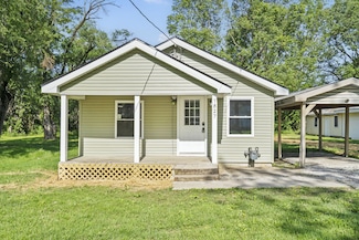 1827 N Tyler Ave, Springfield, MO 65802