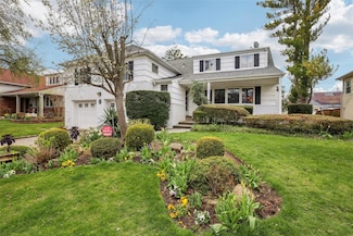 569 Donald Ln, Woodmere, NY 11598
