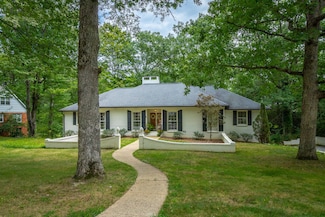 1102 Havenwood Dr, Signal Mountain, TN 37377