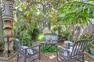 790 Avocado Ln, Carlsbad, CA 92008