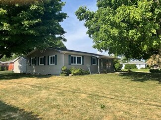 4014 26th St, Columbus, IN 47203