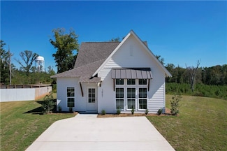 1027 Crossing Ct E, Valley, AL 36854