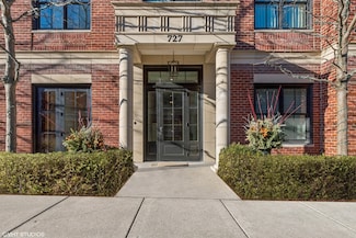 727 N Mckinley Rd Unit 100, Lake Forest, IL 60045