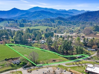 000 Wheeler Hills Rd, Burnsville, NC 28714