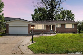 37 Cloverdale Dr, Saint Charles, MO 63304