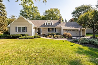 34 Sunset Blvd, Pittsford, NY 14534