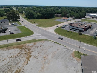 3305 E Vienna St, Anna, IL 62906