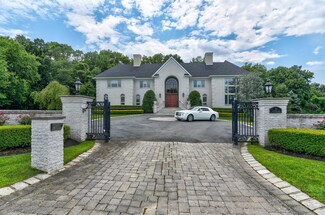 11 Parkwood Ln, Colts Neck, NJ 07722