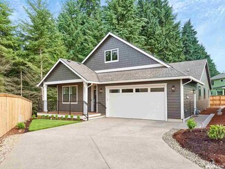 2491 N Lydia Loop, Hubbard, OR 97032