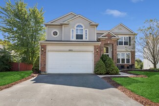 2033 Westbury Ln, Aurora, IL 60502