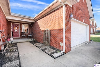 118 Twin Lakes Dr, Vine Grove, KY 40175