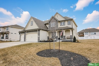 10227 Superior Dr, Papillion, NE 68046