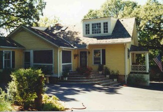 90 Meadow Hill Rd, Barrington, IL 60010