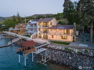 972 S Lakeshore Rd, Chelan, WA 98816