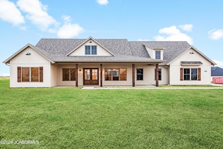 5923 Falcon Crest Ln, Wardsville, MO 65101