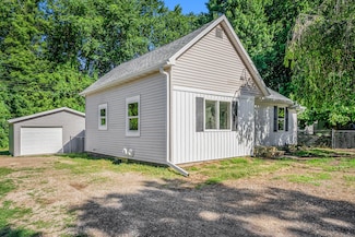 1110 N Center St, Bangor, MI 49013