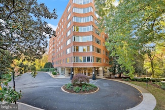 4200 Cathedral Ave NW Unit 812, Washington, DC 20016