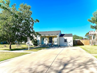 401 Xenia St, Plainview, TX 79072