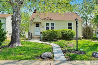 2124 N 5th St, Saint Charles, MO 63301