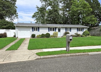 5 Windham Ln, Ronkonkoma, NY 11779