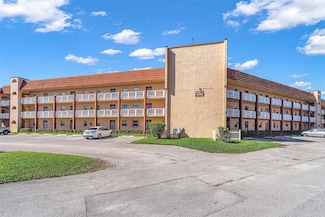 9041 Sunrise Lakes Blvd Unit 211, Sunrise, FL 33322