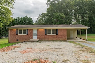 272 Cheyenne Cir, Asheboro, NC 27205