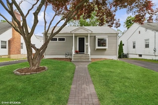 1325 Stoneybrook Ave, Mamaroneck, NY 10543