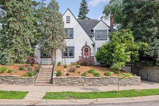 6 Elmwood Place E, Minneapolis, MN 55419